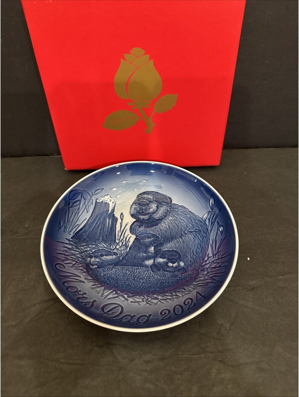 Royal Copenhagen Bing & Grondahl Plate Mother's Day 2024 W Box Beaver and Kits